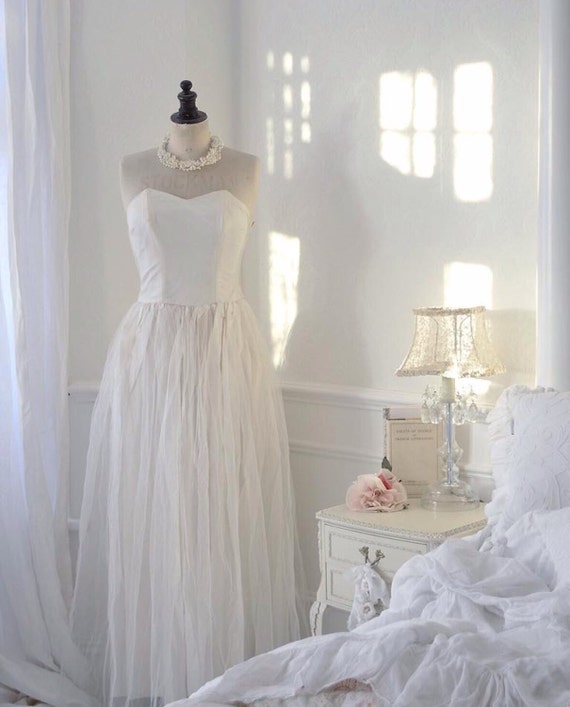 Stunning 30s wedding dress