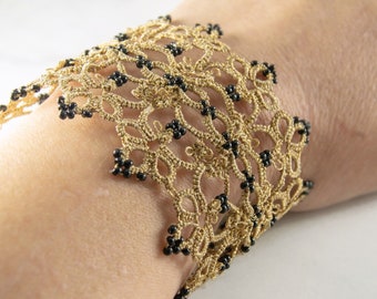 Bracelet manchette en dentelle frivolité victorien en noir et or, large bracelet néovictorien, bracelet en dentelle de perles, cadeau de Noël parfait pour femme