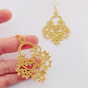 Pendientes de encaje dorado, pendientes de encaje con cuentas doradas, pendientes de araña, pendientes de oro Art Nouveau, regalo de joyería hecho a mano estilo vintage