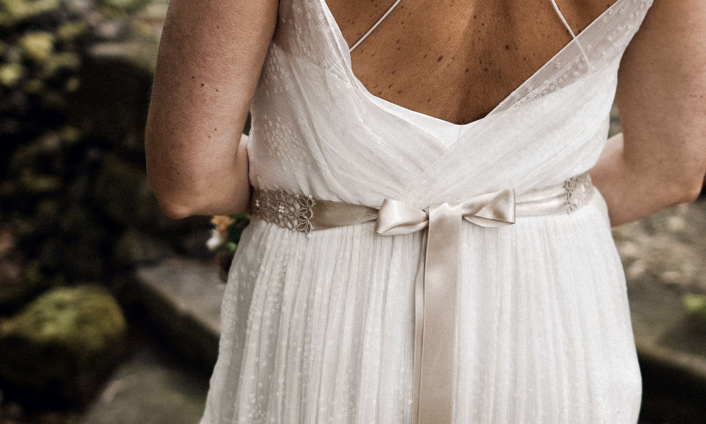 Vintage Wedding Dress Belt, Custom Handmade Ivory Lace Sash  display picture 2