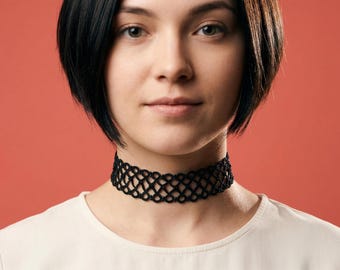 Delicate Frivolite Lace Choker: Handcrafted Tatting Necklace, Customizable Everyday Accessory