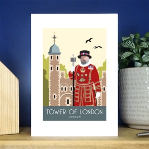Tarjeta de felicitación con retrato de Beefeater en la Torre de Londres. Póster de viaje original de White One Sugar. Más de 500 para elegir.