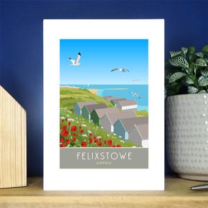 Felixstowe Beach Huts, Poppies, Suffolk, Grußkarte, Porträt, Reiseplakat