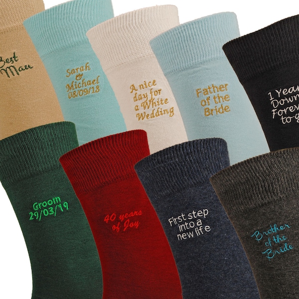 Maßgeschneiderte bestickte Kleidsocken für Männer, die nach Bedarf personalisiert werden. x9 Sockenfarben und x27 Stickgarne zur Auswahl. Auf Bestellung gefertigt.