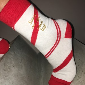Meias femininas de algodão ‘Candy Cane’ de Natal. Presente para ela/Papai Noel Secreto/Meias de Natal/Novidade/Preenchimento de meia/Presente de Natal.