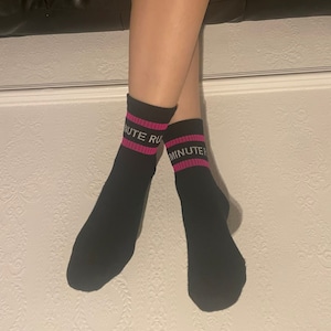 Women&#39;s mini crew &#39;3 Minute Rule&#39; sport socks. Combed cotton with cushioned sole / arch support / gym socks / slogan socks / motivational.