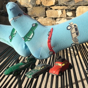 男性用コットンリッチな「ヴィンテージカー」ソックス 1 足。彼へのギフト、ノベルティ、カーソックス、父の日。
