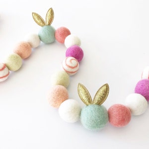 Felt Bunny Garland / Felt Bunnies / Easter Felt Ball Garland / Spring Garland / Pom Pom Garland / Easter Decor / Spring Decor / Hip Hop