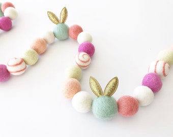 Felt Bunny Garland / Felt Bunnies / Easter Felt Ball Garland / Spring Garland / Pom Pom Garland / Easter Decor / Spring Decor / Hip Hop