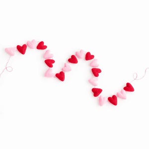 Red and Pink Felt Heart Garland | Valentine's Day Garland | Valentine's Day Banner | Heart Banner | Heart Garland | Felt Hearts | Be Mine