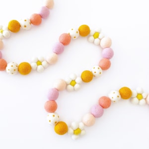 Spring Garland | Daisy Garland | Felt Ball Garland | Pom Pom Garland | Daisy Banner | Spring Banner | Easter Decorations | Floral Garland