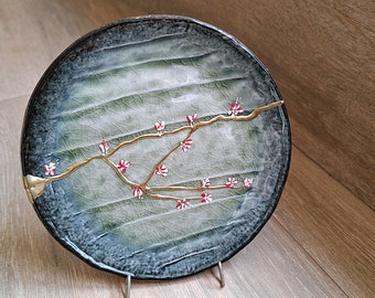 Kintsugi bowl, Broken and repaired Japanese Ceramic