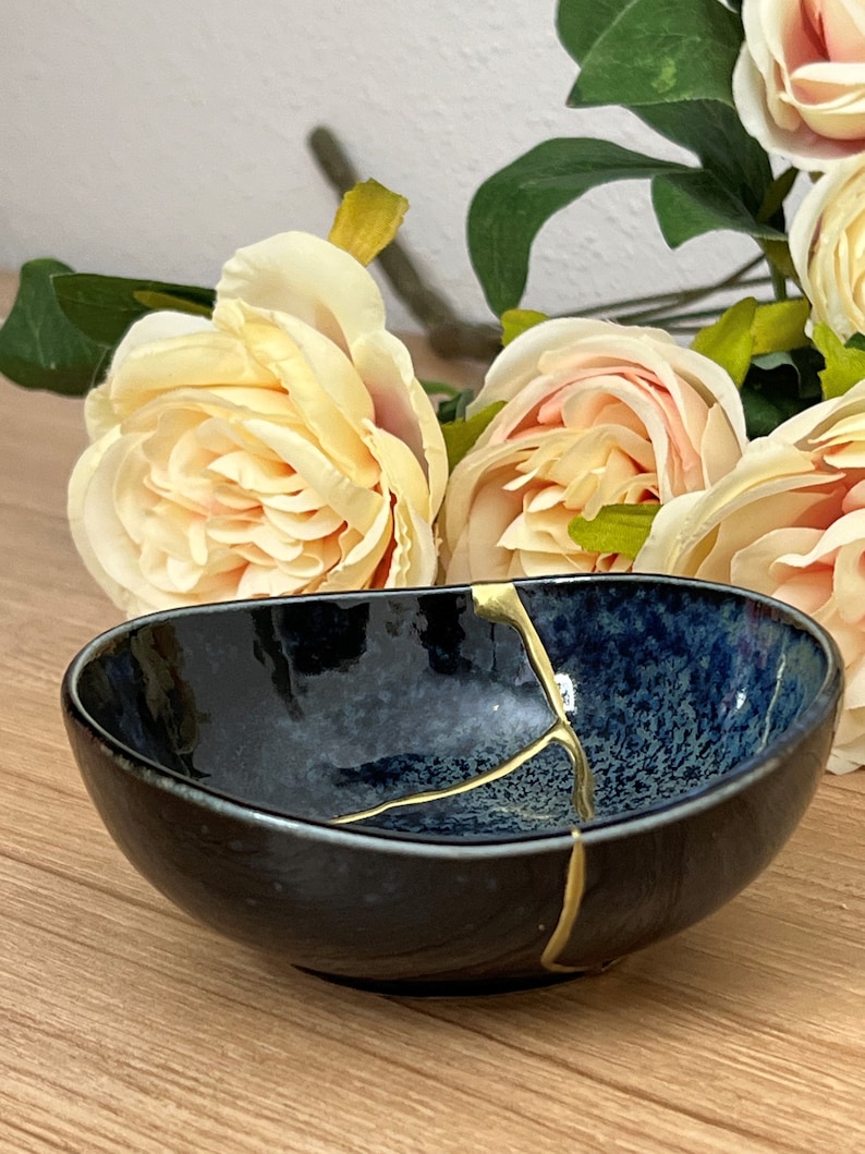 Kintsugi cassé et réparé sur bol en céramique fabriqué au Japon image 5