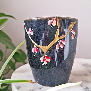 KINTSUGI VASE