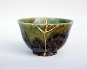 Kintsugi bowl. Traditional Japanese pottery SUISEKI BOWL RF 587