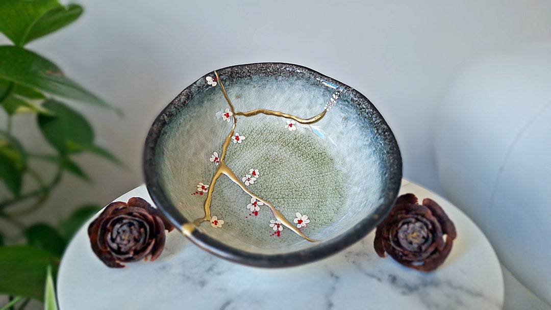 Kintsugi Bowl. Kintsukuroi Art - Japanese Ceramics Collection 