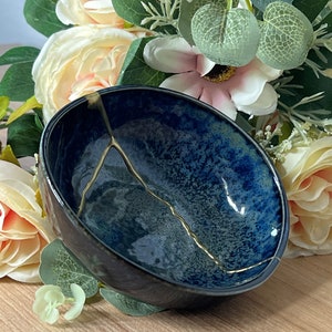 Kintsugi cassé et réparé sur bol en céramique fabriqué au Japon image 6