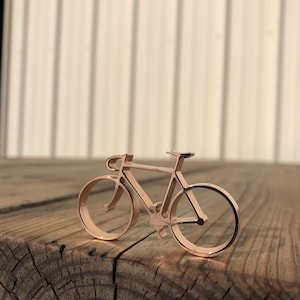 Chaveiro abridor de garrafas de bicicleta (cor ouro rosa polido)