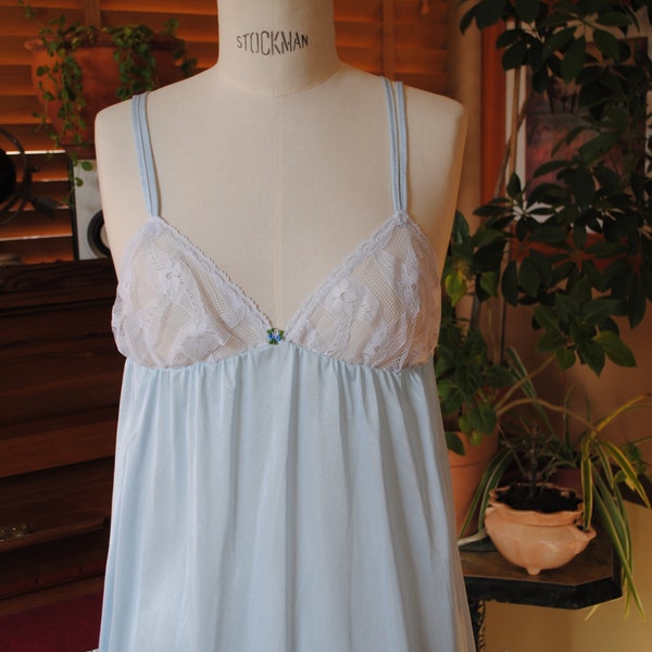 Chemise de nuit bleu  pastel 1960