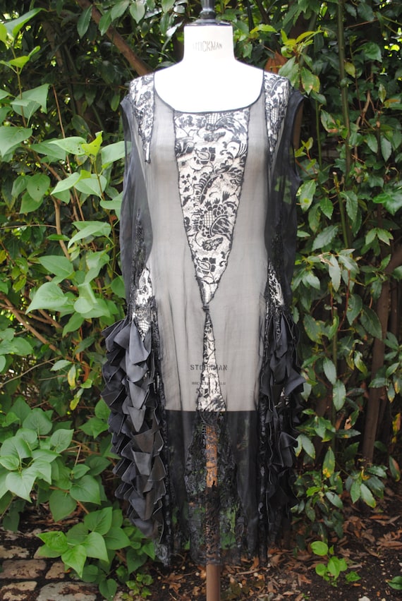 wonderful black dress 30s