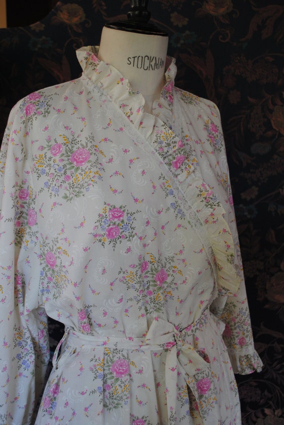 Bathrobe with pink flowers 50s
