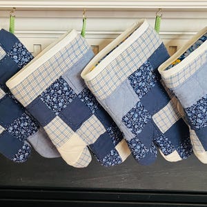 Kitchen Pot Holder/Oven Mitt made out of Repurposed Vintage Blue Quilt Pieces for Added Charm in Your Home