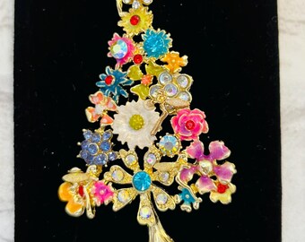 Christmas Whimsical Colorful Pin 4x2.5