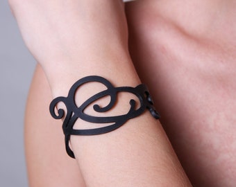 Bracelet Curve, cuff, flower, graphic, minimalist, contemporary, costume jewelry, silicone