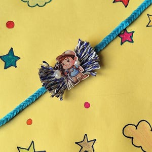 Fotograf Thema Rakhi für Kinder / süße Kamera Rakhi für kleinen Bruder / Raksha Bandhan Geschenk mit Karte / Designer Kids Rakhi Soft, Safe & Cute