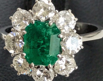 Ring with natural emerald and brilliant cut diamonds