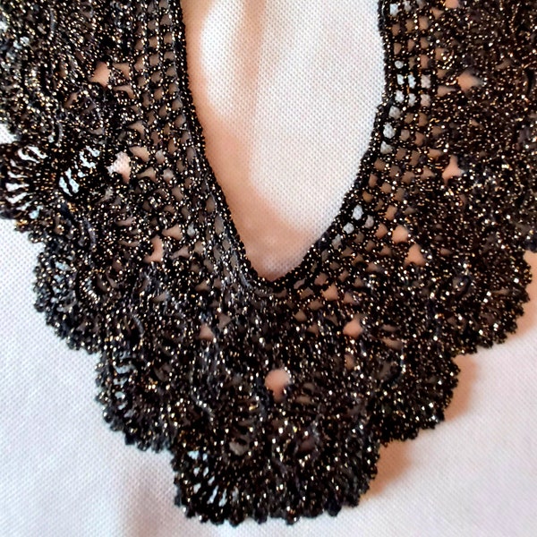 Crochet noir avec haut fantaisie argenté, Col luxueux, Col en dentelle fait main, Bordure noire, Poils de dentelle au crochet, Ruban de bijoux noir