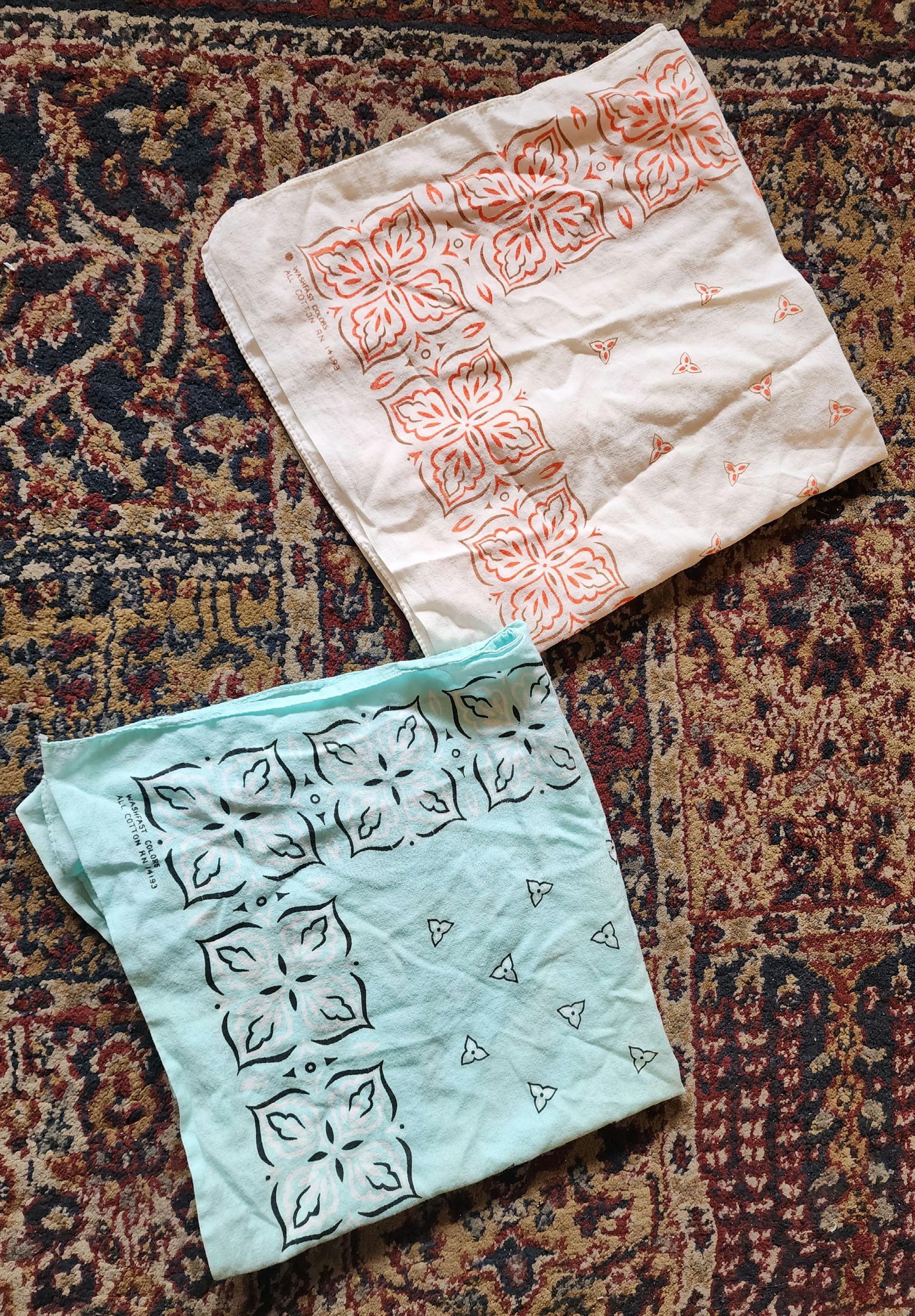 小物 90s  WASHFASTCOLORS cross bandana WHITE Vintage 60s Washfast Colors Cotton RN 14193 Lot of TWO