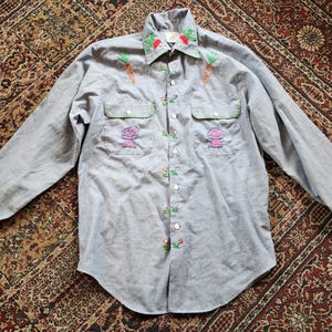 Camisa de algodón y poliéster Big Mac de JCPenney con bordados bohemios y estilo hippie de Chambray de los años 70