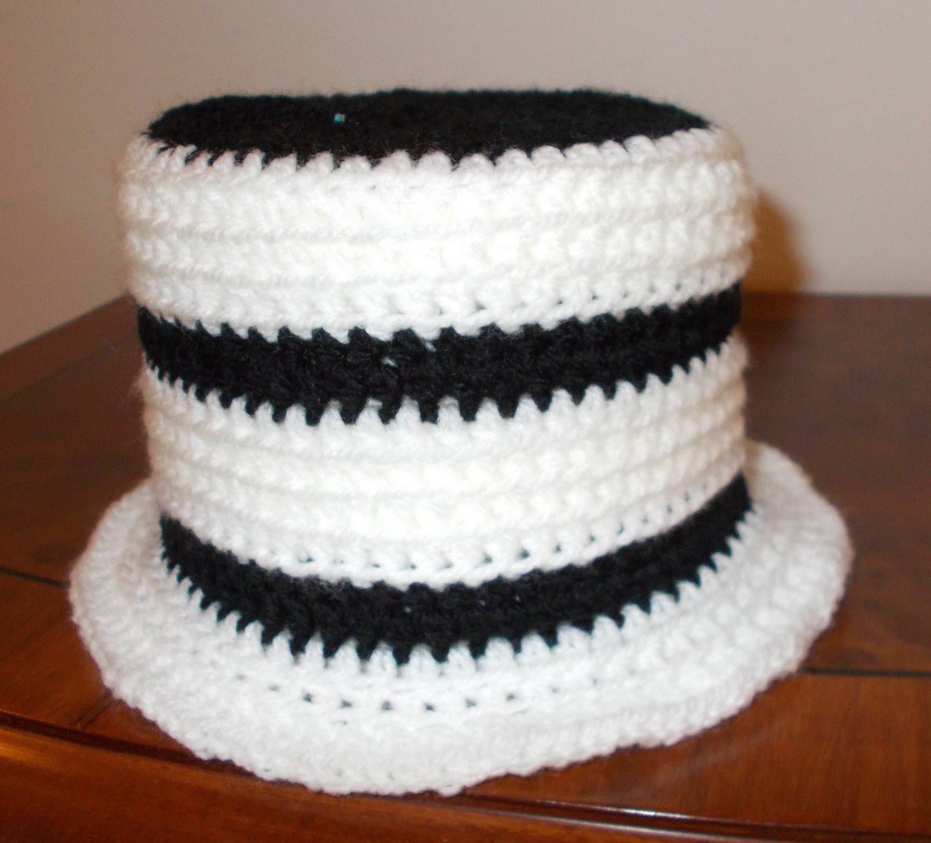 Klohut -Klohütchen Toilet Paper Hat white/black