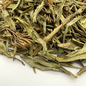 Dried Pericon, Tagetes lucida Leaf for Sale from Schmerbals Herbals. Otherwise known as Sweet Mace Marigold, Sweet Scented Marigold, Mexican Marigold, Mexican Mint Marigold,  Mexican Tarragon, or Yerbaniz