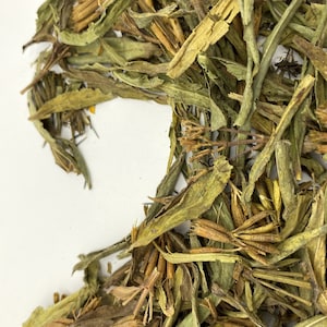 Dried Pericon, Tagetes lucida Leaf for Sale from Schmerbals Herbals. Otherwise known as Sweet Mace Marigold, Sweet Scented Marigold, Mexican Marigold, Mexican Mint Marigold,  Mexican Tarragon, or Yerbaniz