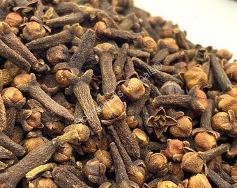 May include: A close-up image of a pile of dried cloves. The cloves are brown and have a slightly reddish hue. They are all whole and have a distinct, pungent aroma.