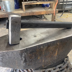 Hand forged 2.5 pound Japanese bladesmith hammer image 2