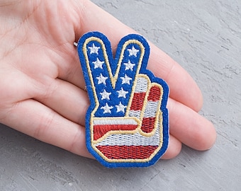 USA V for VICTORY Finger Aufnäher 65 mm, Amerikanische Flagge, gestickte Applikation. Peace Zeichen, Sterne Streifen Aufnäher. Vatertags-Patch - 6,5 cm