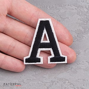 Parche negro con letra A con adhesivo para planchar, aplique de letra decorativa, parche bordado con el alfabeto para camisetas, jeans, chaquetas, calcetines, bolsos