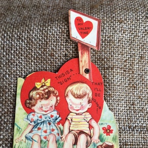 NOS Vintage USA Litho gedruckte mechanische Valentinskarte, Junge Mädchen im Teich waten, zu meinem Valentinsschild bewegt, mit Original-Umschlag