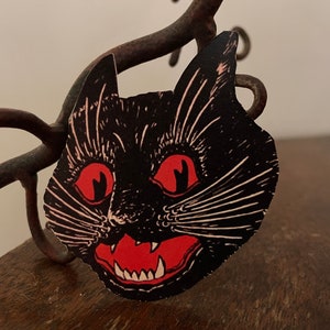 Visage de chat effrayé de style vintage des années 1920, décoration de papier cartonné découpé à la main Halloween yeux rouges, encadrement, décorations de cupcakes disponibles