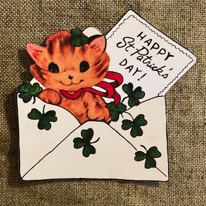 Tailles jusqu'à 27,4 cm vintage chat assis dans une enveloppe Shamrock Saint-Patrick découpé à la main carte de décoration en papier cartonné, travaux manuels, décorations de cupcakes aussi