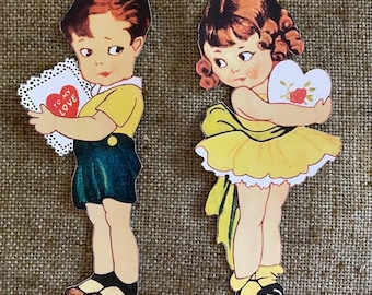 最大17インチのサイズ。1940年代のヴィンテージスタイルのレプリカ。男の子または女の子のカードホルダー。バレンタインデーのハンドカットカードストックデコレーション、クラフト、カップケーキトッパー。