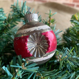 Vintage 2 1/4&quot; Hand Painted Shiny Brite Pink and White Round Double Indent on Silver Mercury Glass Christmas Ornament
