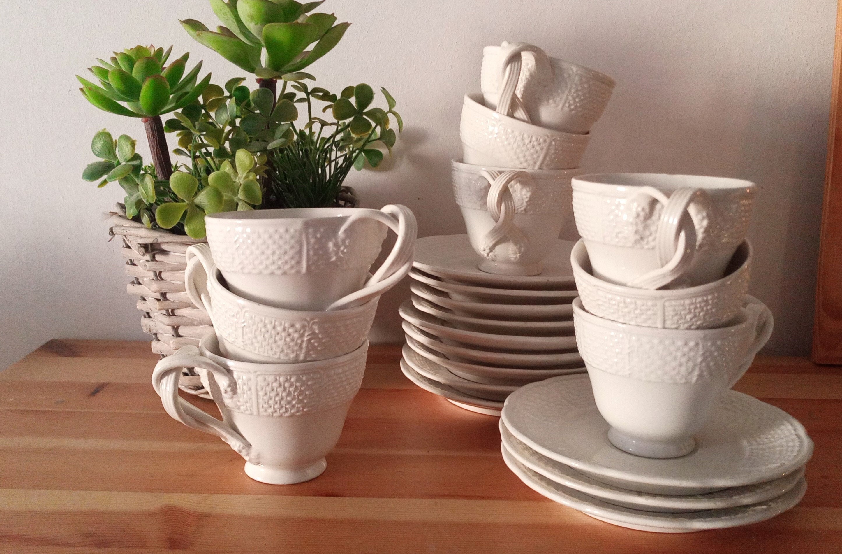 Antique vintage ceramic coffee cups, ESTE Italia, coffee service, 9 cups + 12 saucers, woven basket decoration, cream white, shabby