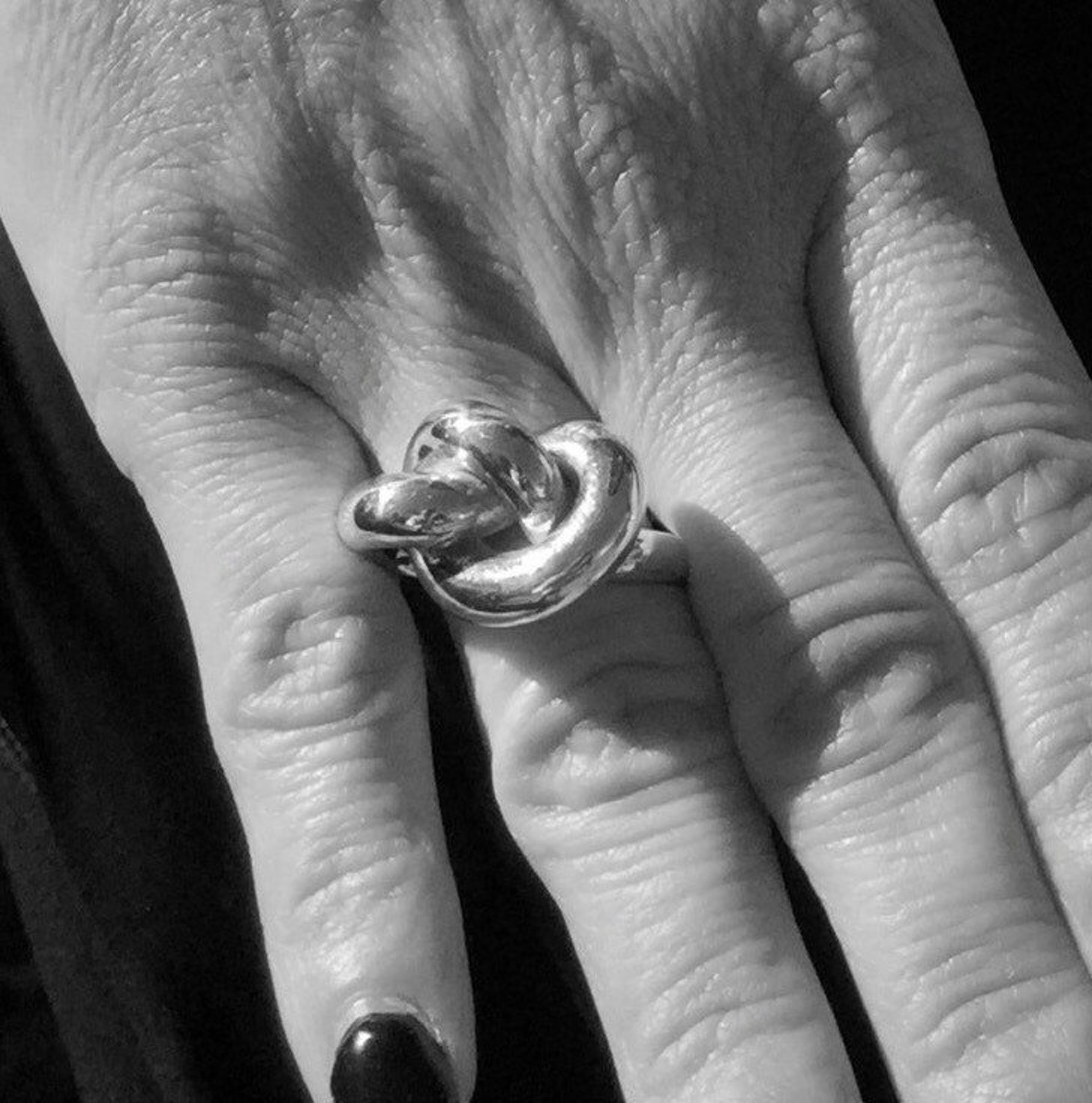 Ring knot sculpture in polished bronze Etsy Italia