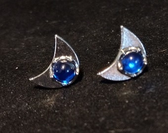 Moon stud earrings