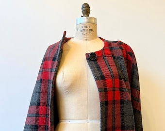 Red, Gray & Black Plaid Cape ~ Vintage 1960s Classic Cape Featuring Box Pleat Vent ~ 60s Plaid Wool Cape with Single Button Closure