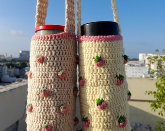 Customized Colors Peach Strawberry Floral Bottle Holder Crochet Thermos Carrier Crossbody Cozy Cozie Yarn Crochet Gifts for Her
